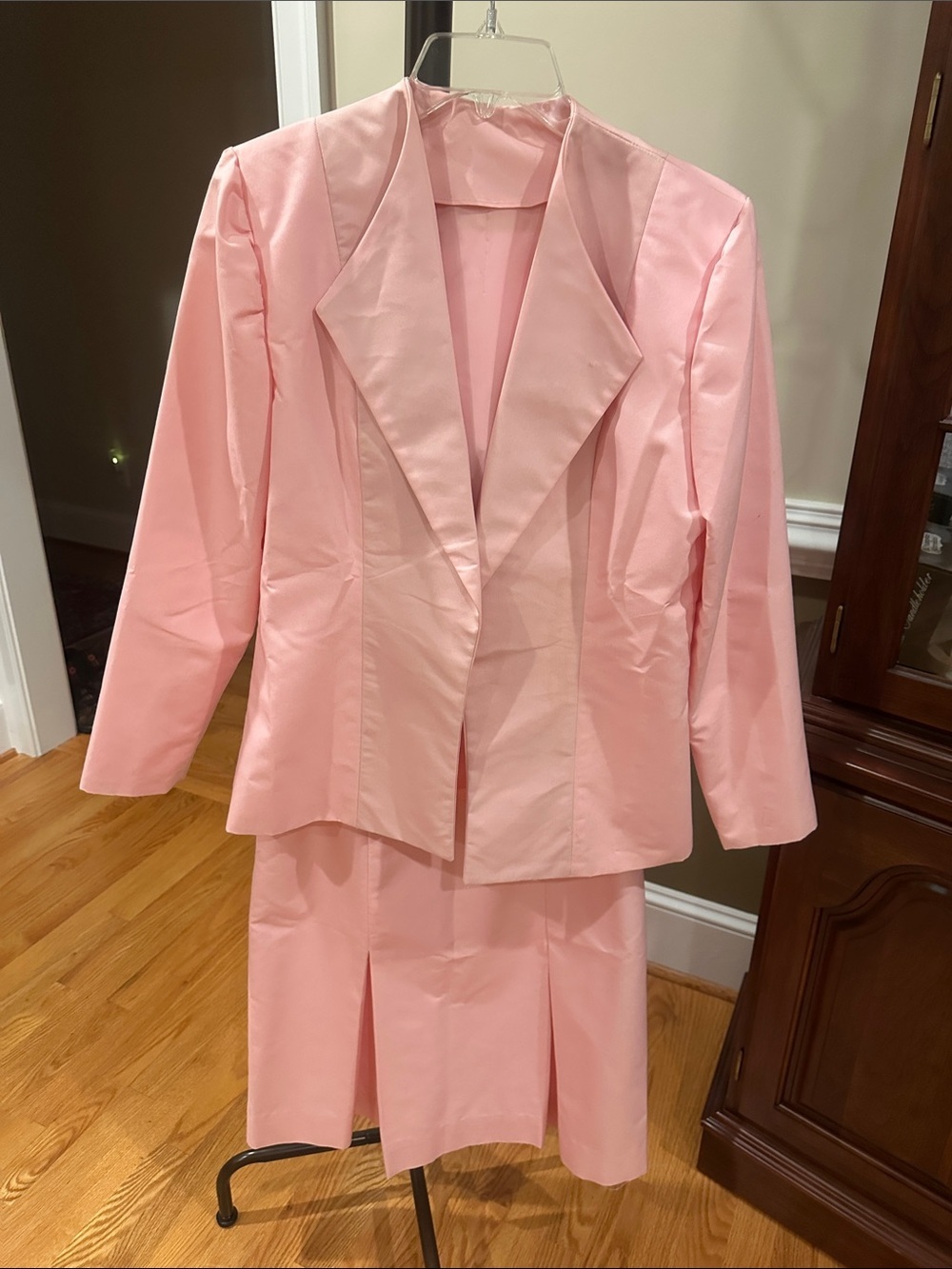 Women's Pink Blazer & Skirt Suit - Classic Two-Piece Jacket Set